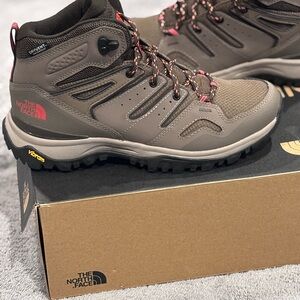 The North Face Hedgehog Fastpack II Mid Hiking Boots